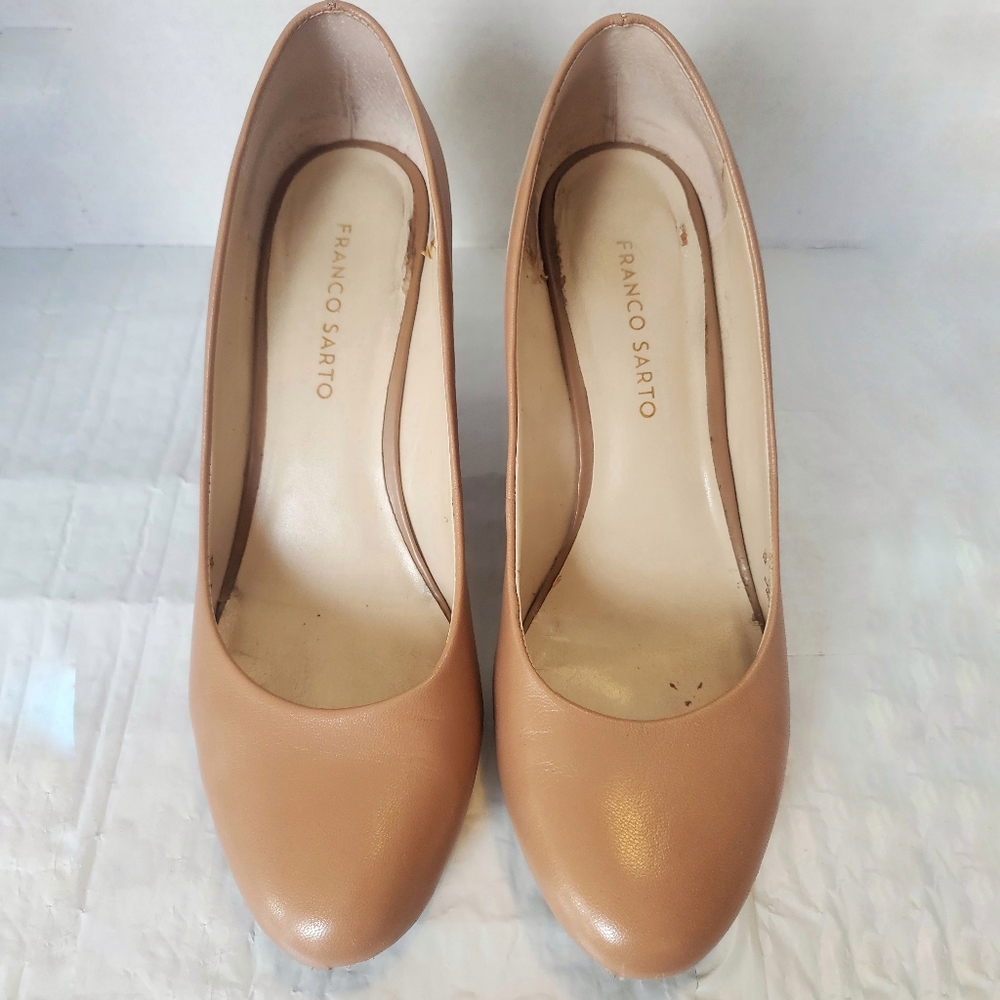 Franco Sarto tan/nude wedges